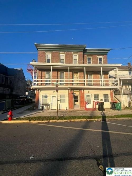 apt-2-220 Iron St, Lehightn Boro, PA, 18235-1524 | Card Image