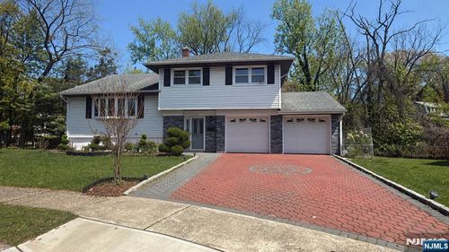 60 Sergent Ct, Bergenfield, NJ, 07621-1227 | Card Image