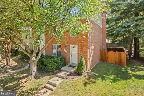 10317 Granite Creek Ln, OAKTON, VA, 22124-2722 | Card Image