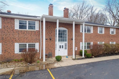 215n-2736 Pease Dr, Rocky River, OH, 44116-3249 | Card Image