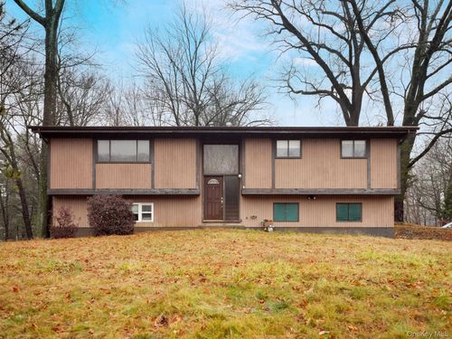 6 Pennington Way, Spring Valley, NY, 10977-1413 | Card Image