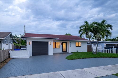 3650 Ne 16th Ave, Pompano Beach, FL, 33064-6620 | Card Image