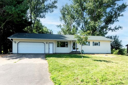 1402 16th Ave E, Menomonie, WI, 54751-3651 | Card Image