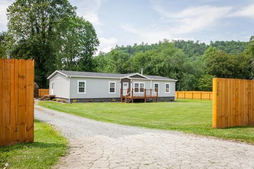 3352 Old Tallulah Rd, Robbinsville, NC, 28771-7601 | Card Image