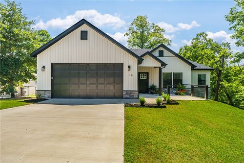 16 Hawthorn Ln, Bella Vista, AR, 72715-5607 | Card Image