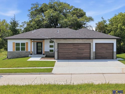 8121 Kallum Dr, Lincoln, NE, 68516 | Card Image