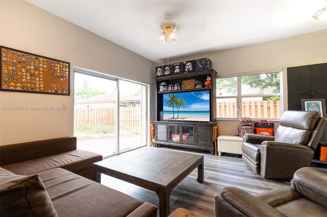 5000 Sw 136 Th Ave, Townhouse with 3 bedrooms, 3 bathrooms and null parking in Miramar FL | Image 7