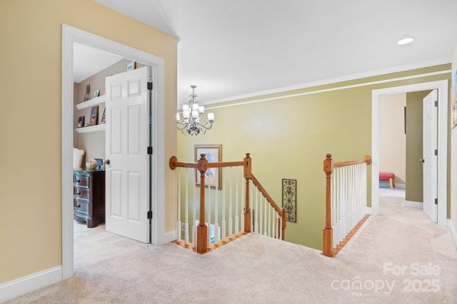 Upstairs landing | Image 17