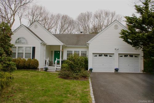 5 Wood Hollow Dr, Westhampton, NY, 11977-1007 | Card Image