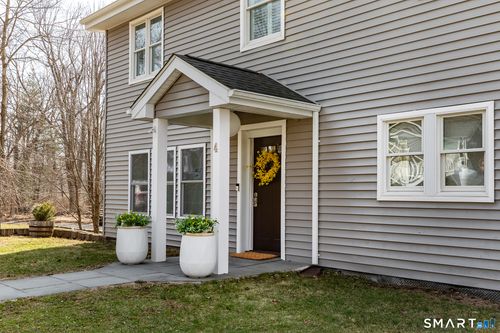 4 Darien Rd, New Fairfield, CT, 06812-4322 | Card Image