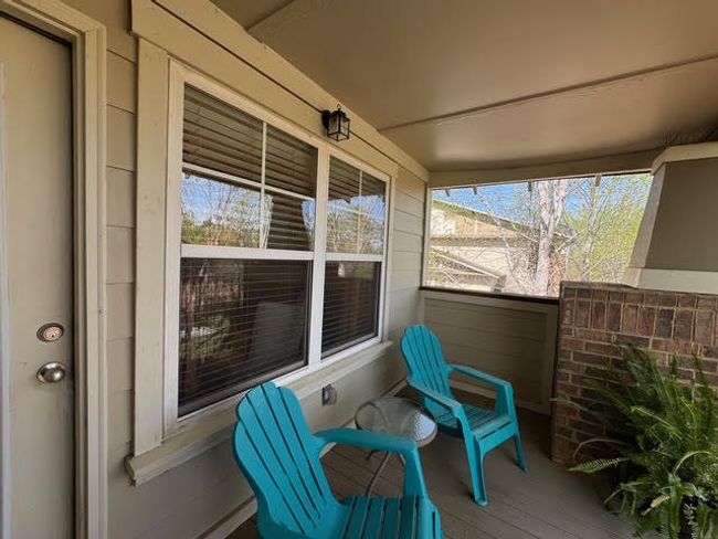 Large covered balcony | Image 19
