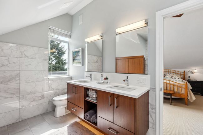 533 E 18 Th Street, House other with 6 bedrooms, 3 bathrooms and 3 parking in North Vancouver BC | Image 30
