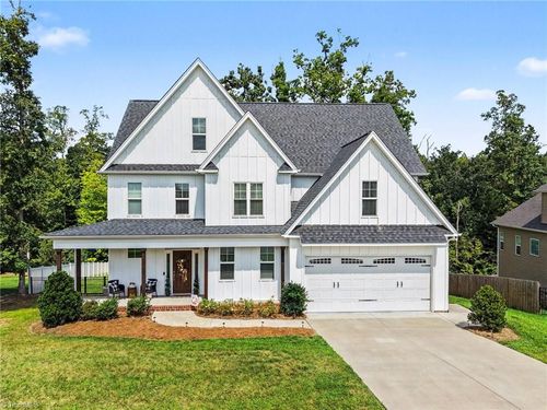 7625 Monty Dr, Kernersville, NC, 27284-5004 | Card Image