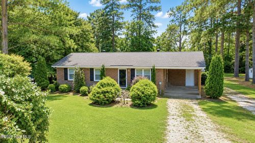 1811 John Small Ave, Washington, NC, 27889-8826 | Card Image