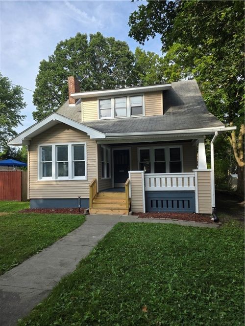 906 Hoffman St, Elmira, NY, 14905-1716 | Card Image
