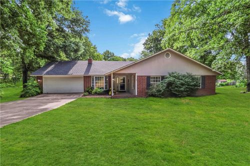2560 Orchard Hill Rd, Siloam Springs, AR, 72761-8338 | Card Image