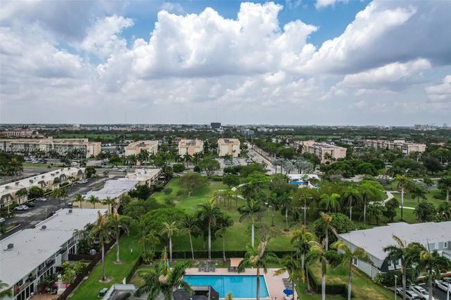 45 - 600 Ne 25th Ave, Condo with 3 bedrooms, 2 bathrooms and null parking in Hallandale Beach FL | Image 52