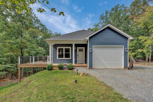 205 Deerwood Dr, Huddleston, VA, 24104-3311 | Card Image