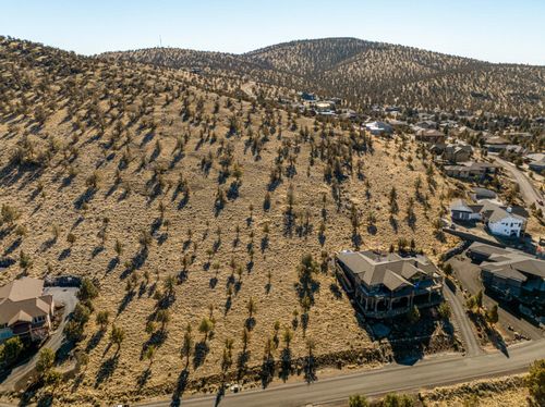 904 Highland View Loop, Redmond, OR, 97756-7460 | Card Image