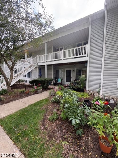 23 Village Green Rd, Bedminster, NJ, 07921-1503 | Card Image