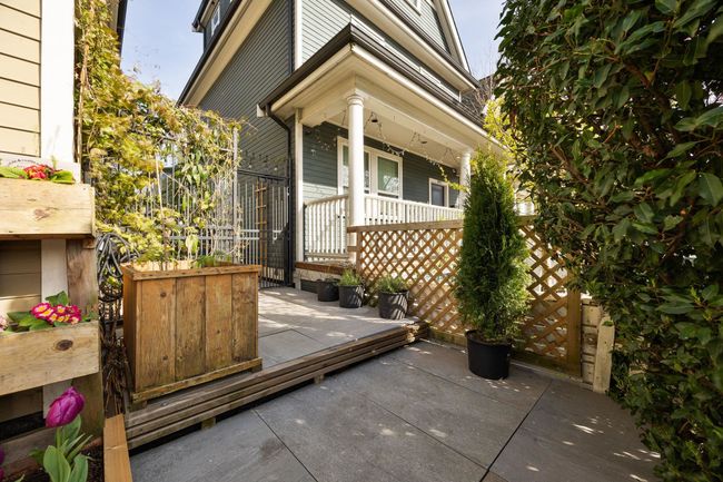 880 Gore Ave, Townhouse with 3 bedrooms, 2 bathrooms and 1 parking in Vancouver BC | Image 23