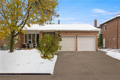 50 Old Forest Cres, Kitchener, ON, N2N2A3 | Card Image