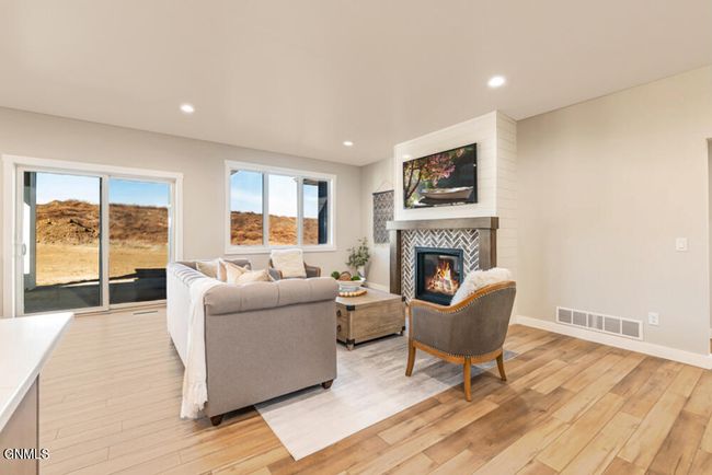 2020 Prairie Hawk Dr, Townhouse with 3 bedrooms, 2 bathrooms and null parking in Bismarck ND | Image 5