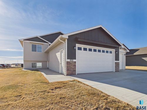 915 Birch St Street, Harrisburg, SD, 57032 | Card Image