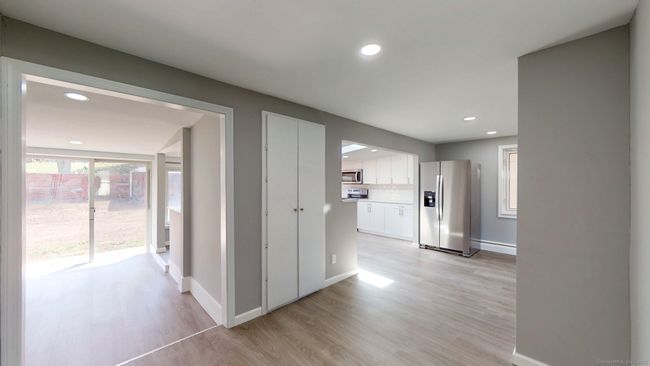 8 Batt St, House other with 5 bedrooms, 2 bathrooms and null parking in Middletown CT | Image 5
