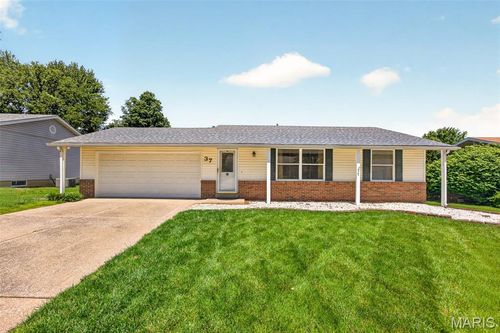 37 Oxbow Road, St Peters, MO, 63376 | Card Image