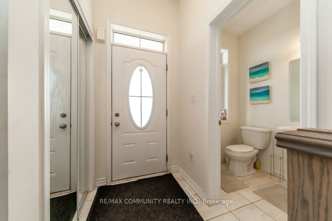 6 Westfield Dr, House attached with 3 bedrooms, 3 bathrooms and 1 parking in Whitby ON | Image 7