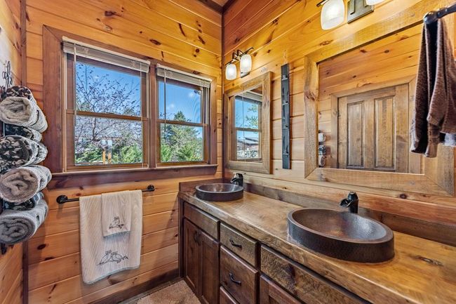 9 Kensington Dr, Home with 3 bedrooms, 3 bathrooms and null parking in Mineral Bluff GA | Image 24