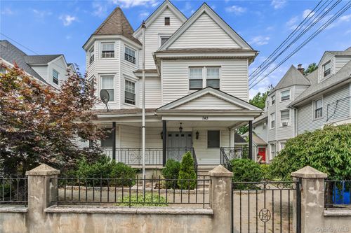 743 Palisade Ave, Yonkers, NY, 10703-1897 | Card Image