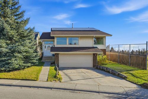 88 Woodfield Dr Sw, Calgary, AB, T2W3T5 | Card Image