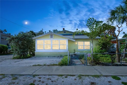 102 11th Ave, ST PETE BEACH, FL, 33706-4281 | Card Image