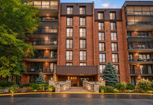 404-125 Acacia Circle, Indian Head Park, IL, 60525 | Card Image