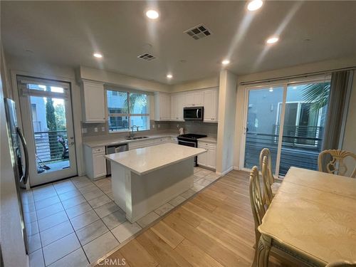 136 Unity, Irvine, CA, 92614-0900 | Card Image