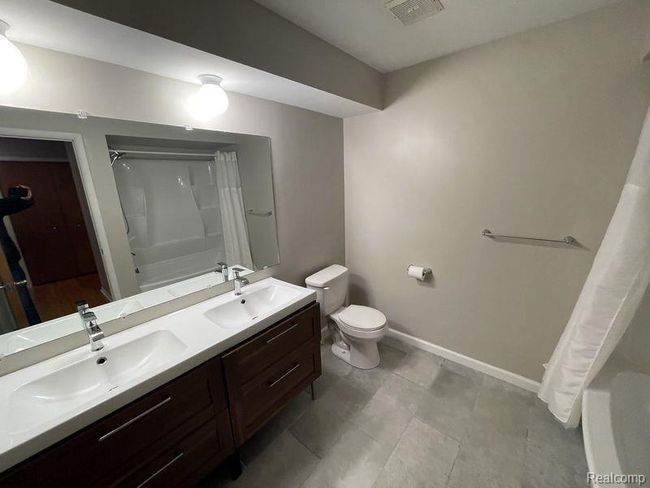4924 Broomfield Ct, House other with 3 bedrooms, 3 bathrooms and null parking in West Bloomfield MI | Image 13