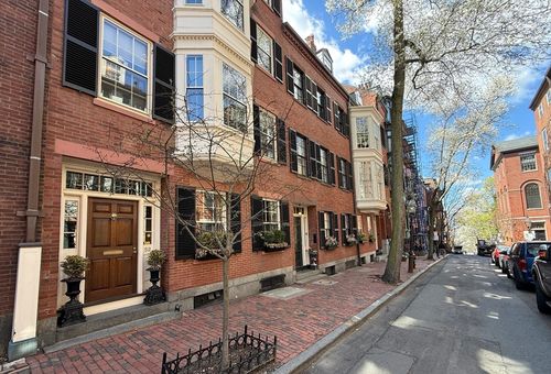 52 Pinckney St, Boston, MA, 02114 | Card Image