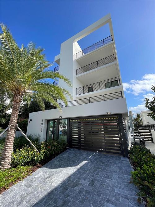 2-1930 Bay Rd, Miami Beach, FL, 33139-1418 | Card Image
