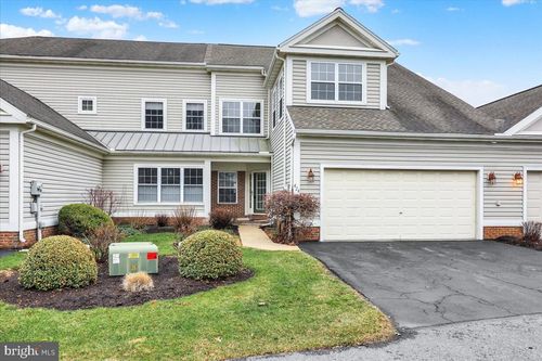424 Oak Hill Ln, Wyomissing, PA, 19610-3209 | Card Image