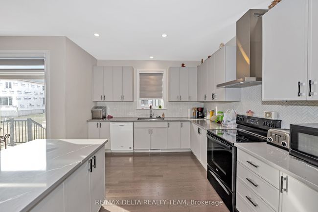 801 Gamble Dr, House other with 4 bedrooms, 3 bathrooms and 4 parking in Russell ON | Image 7