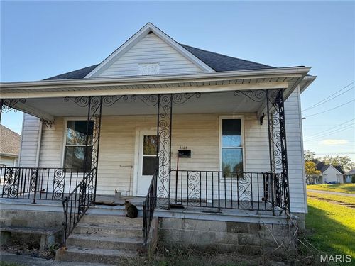 1163 1st St, Eldorado, IL, 62930-1602 | Card Image