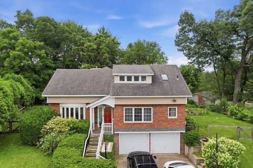 22 Redwood Ter, Essex Junction, VT, 05452-4119 | Card Image