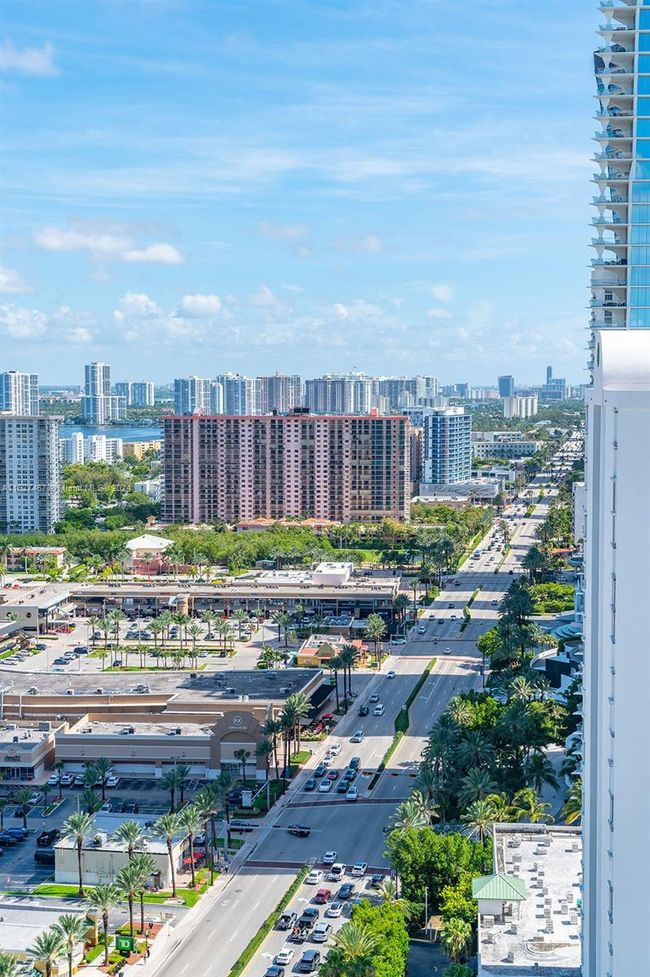 2906 - 16699 Collins Ave, Condo with 3 bedrooms, 2 bathrooms and null parking in Sunny Isles Beach FL | Image 7