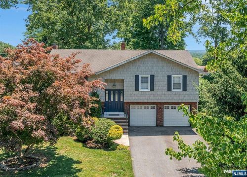 15 Sunset Pl, Emerson, NJ, 07630-1725 | Card Image
