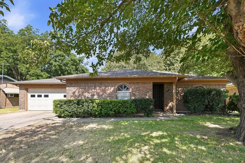 656 Sue Ann Ln, Burleson, TX, 76028-6536 | Card Image