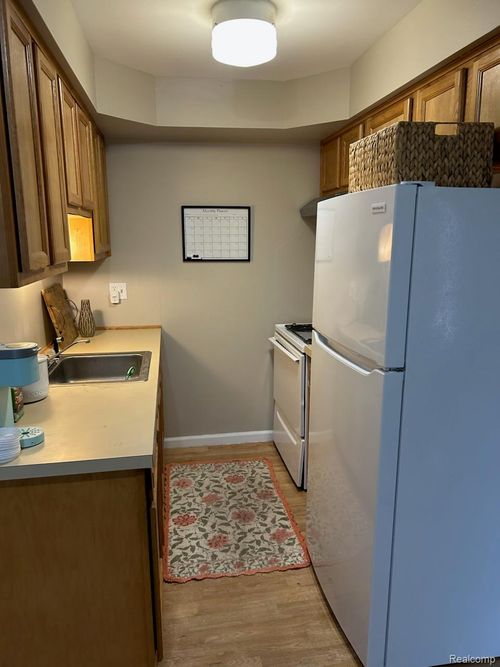 16317 Terrace Dr, Roseville, MI, 48066-2028 | Card Image