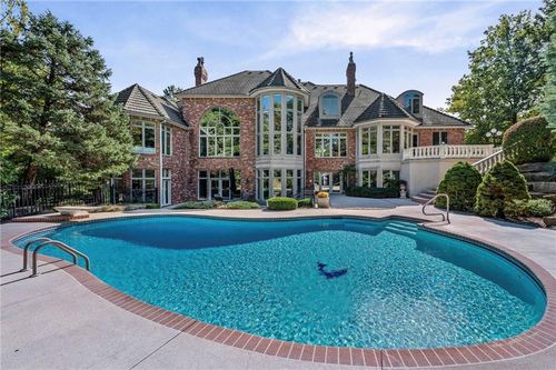 8000 Nw Timbercrest Pl, Parkville, MO, 64152-6059 | Card Image