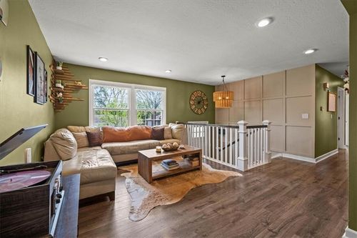 109 Se Moore Ct, Blue Springs, MO, 64014-3123 | Card Image